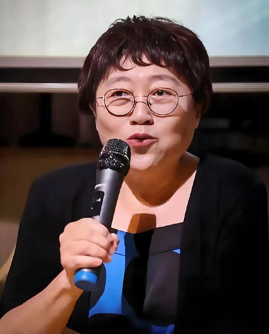 性学专家李银河说：“男人追女人，就是为了睡她，二十岁是这样，四十岁是这样。六十岁