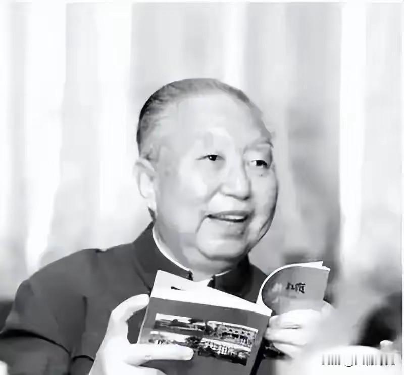 1974年，华国锋去参加女儿的家长会，老师问他，您贵姓，做什么工作的。对于老师的
