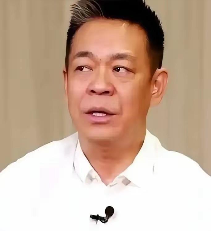 孙浩今年58岁，没结过婚没孩子，拍完《主角》那天，他一个人买了张慢车票悄悄回了长