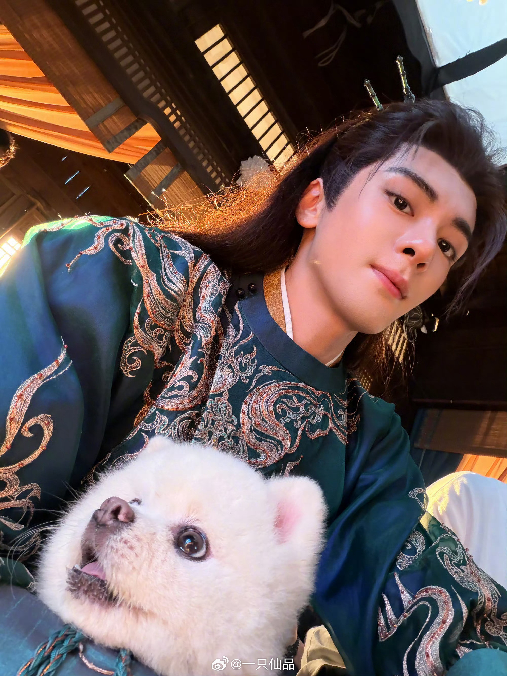 曾舜晞今日营业这个角度都如此权威，侧颜也好优越啊