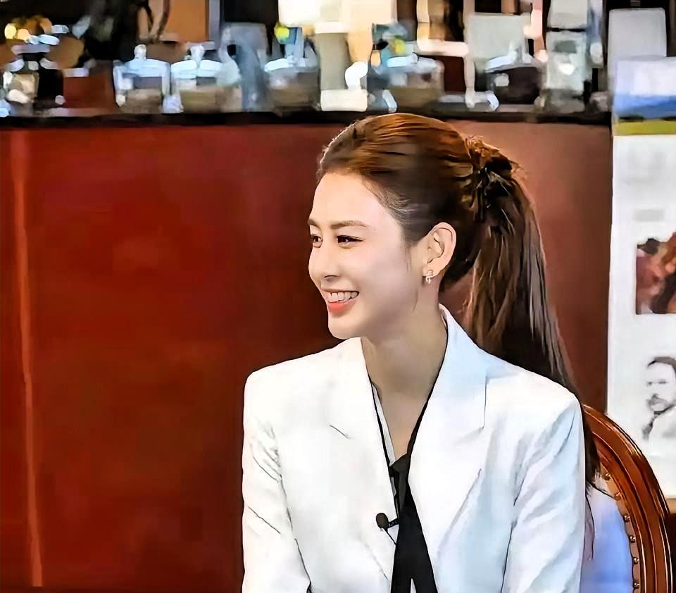 杨子当着镜头，冷声对黄圣依说：“你除了有点名气，你会什么？你能干什么？”