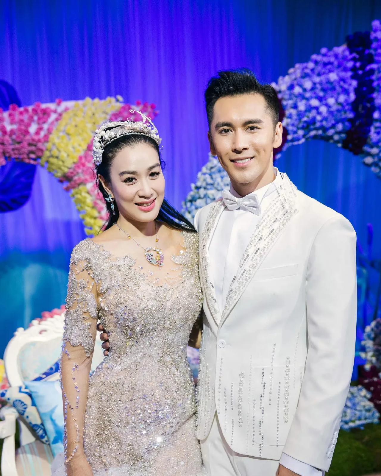 张伦硕给钟丽缇办了2场婚礼，即使钟丽缇是第三次结婚，张伦硕依然在北京和老家临沂办
