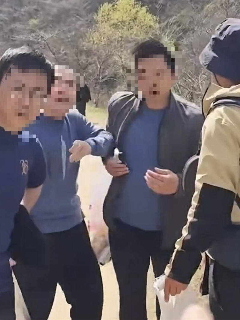 子午峪乱扔垃圾男子非公职人员，当地辟谣并处罚涉事者