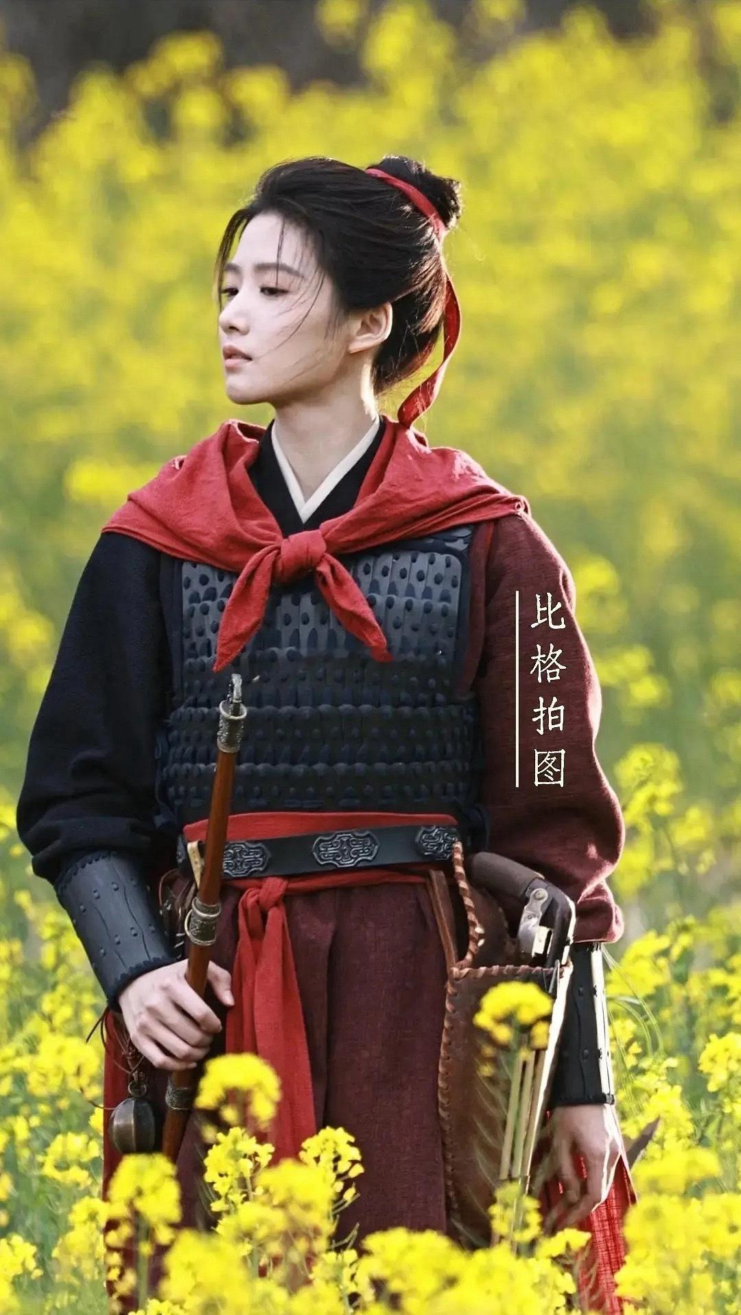 卢昱晓《何不同舟渡》最新路透，五官立体了不少，好看唉