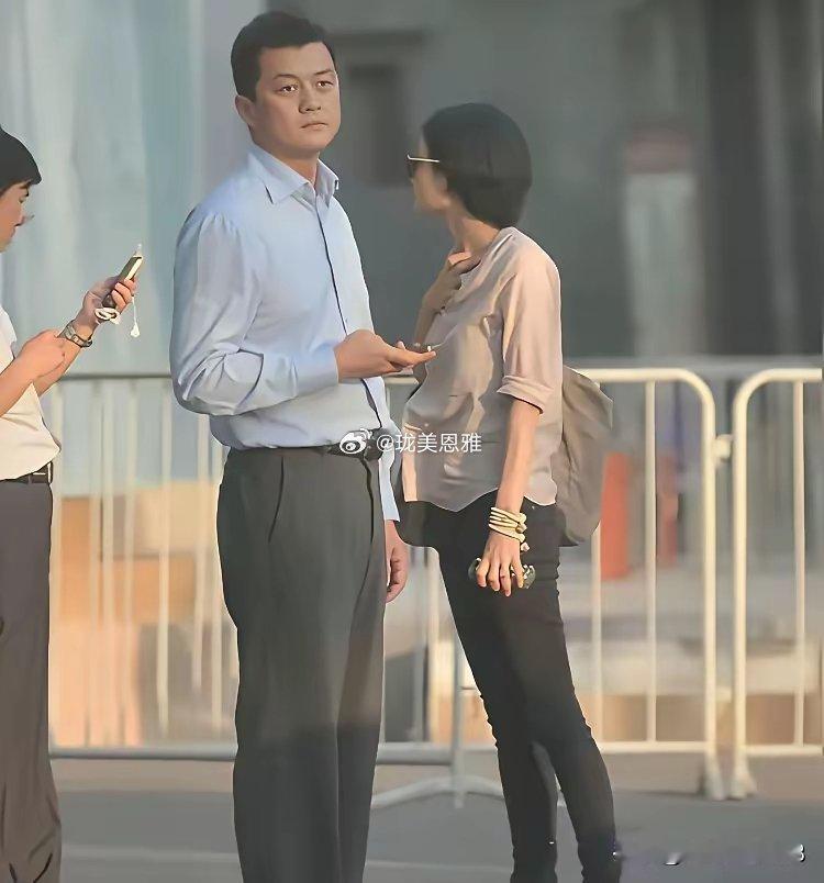 你觉得王菲应该选择谢霆锋还是李亚鹏