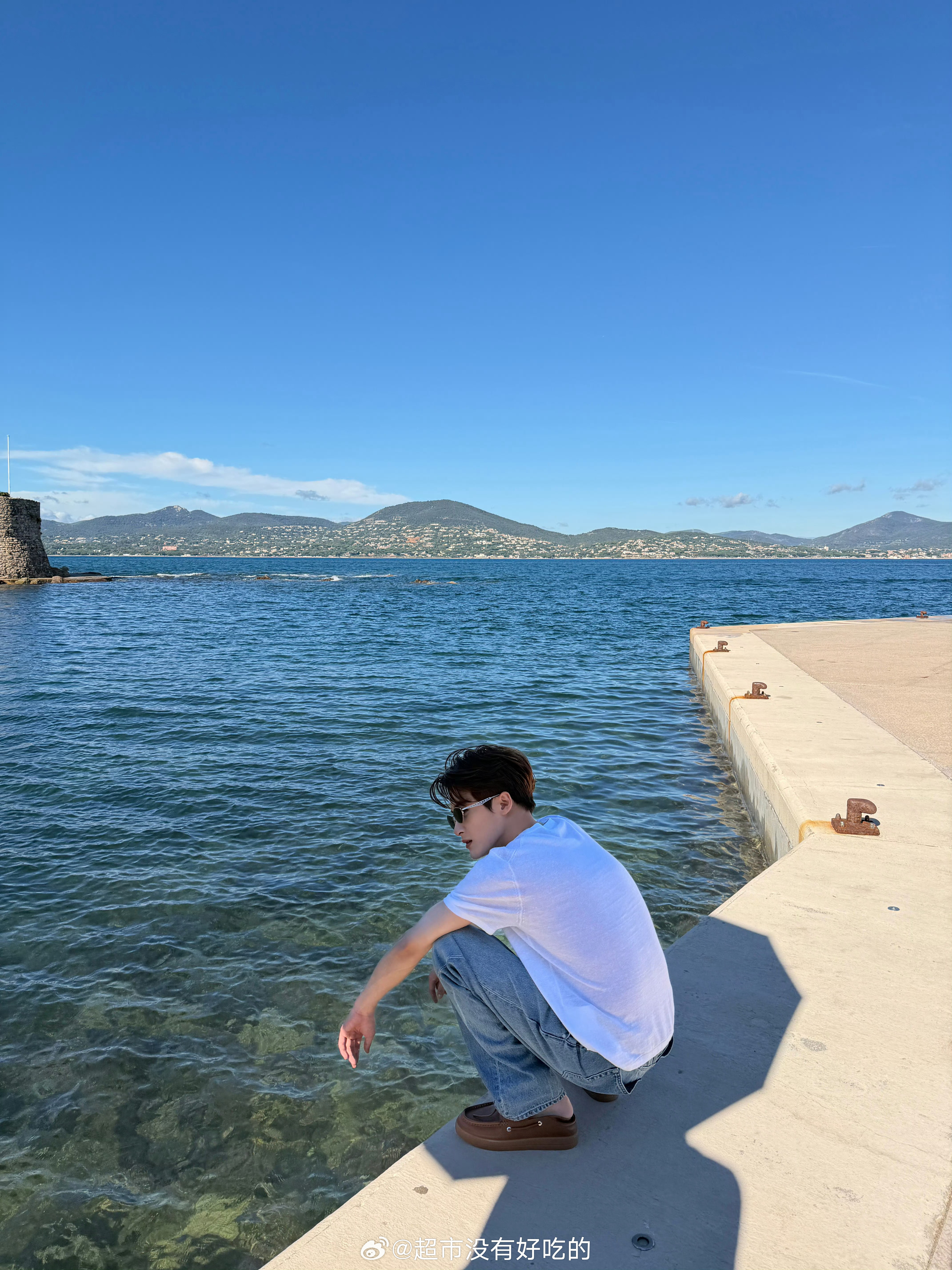 檀健次南法旅行随拍碎片库存南法假日松弛感男大每一张都很帅，扑面而来的清爽檀健次檀