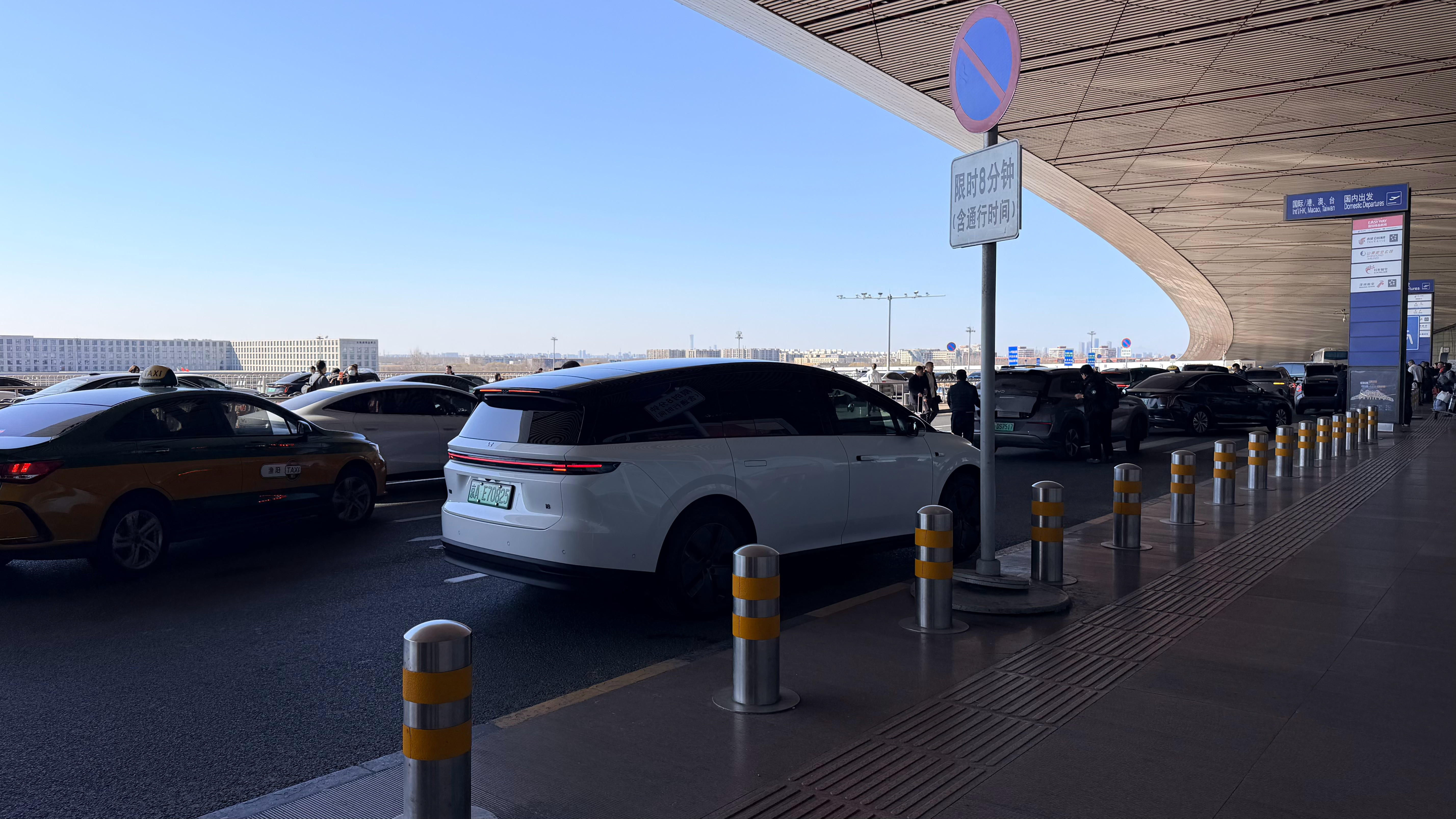 媳妇第一次开车开机场，表扬👏👏👏