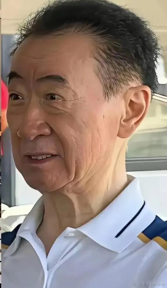 对比许家印满头白发的今天，71岁仍满头乌发王健林的含金量还在上升。同样是曾经风光