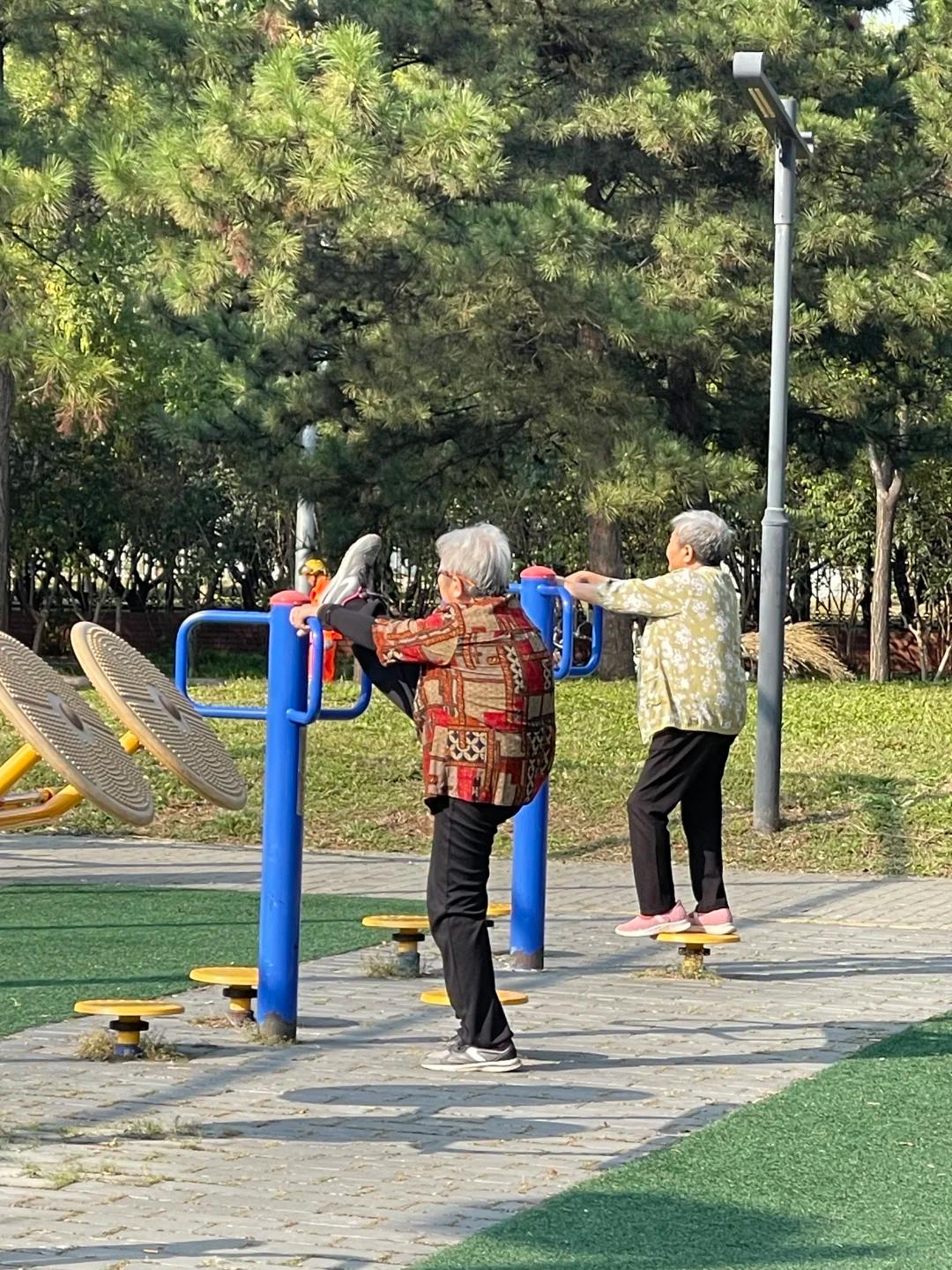 听说药不好卖，药店老板们又在开会"想办法"了？最近药店行业出了件挺有意思的事