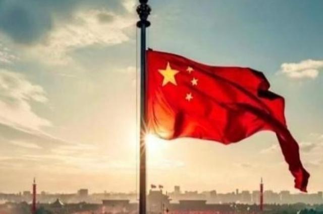 高铁只适合中国，并不适合美国，首先要坐高铁的人要多，班次要密，才养了起高铁。像美