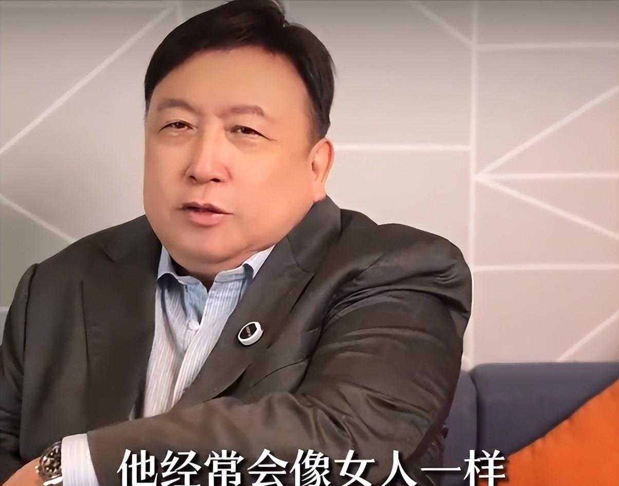 王晶爆料陈百强离世真相，一番言论引众怒，网友：别消费逝者！王晶突然爆料陈百强并