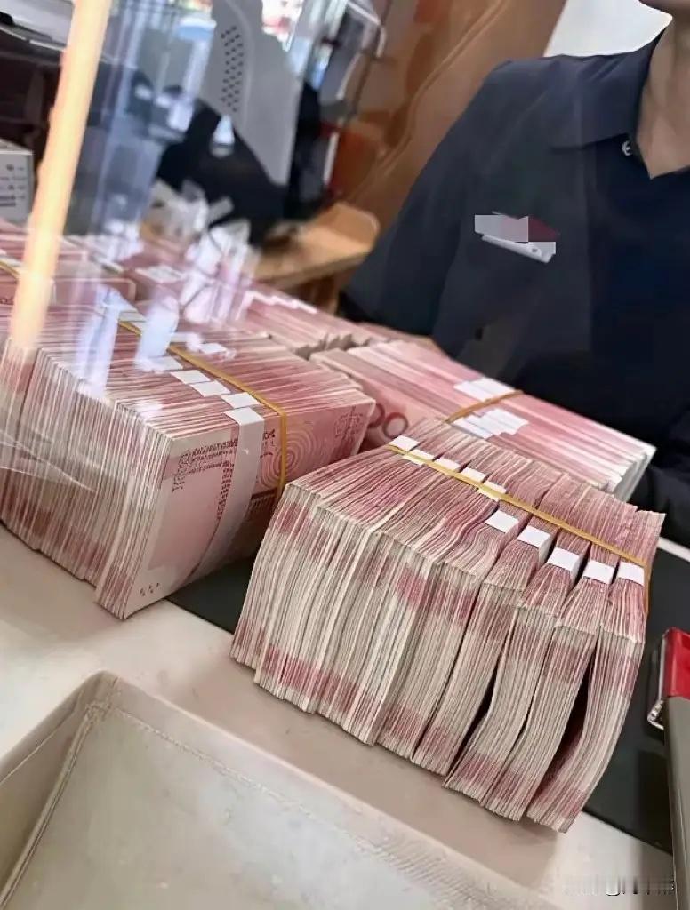 钱是挣的，不是攒出来的！马云的钱是攒出来的吗？不是！刘强东的钱是攒出来的吗？不是