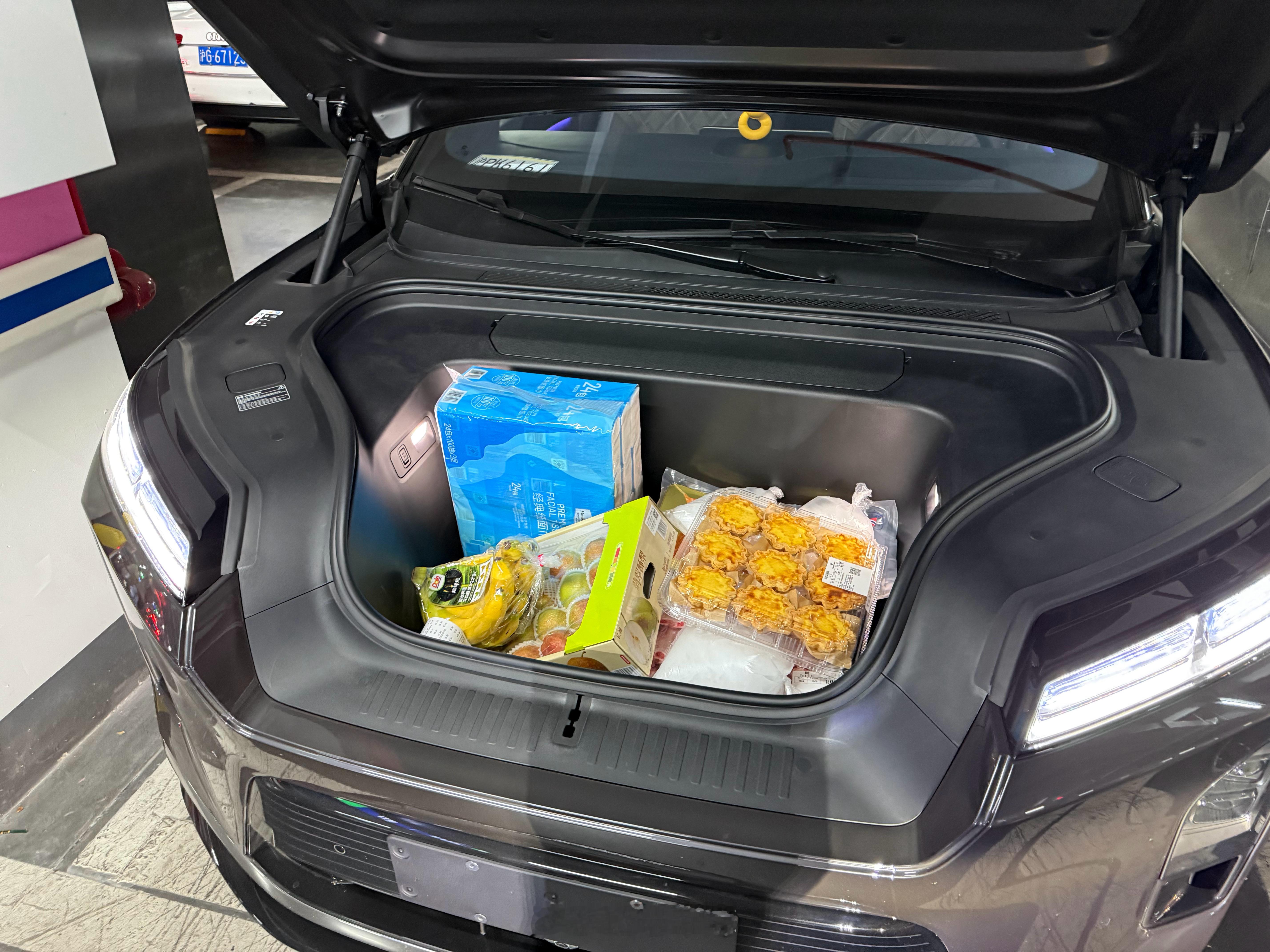 最近ES8和问界M8开的多，用一次感叹一次，开大车去超市采购，有前备厢真