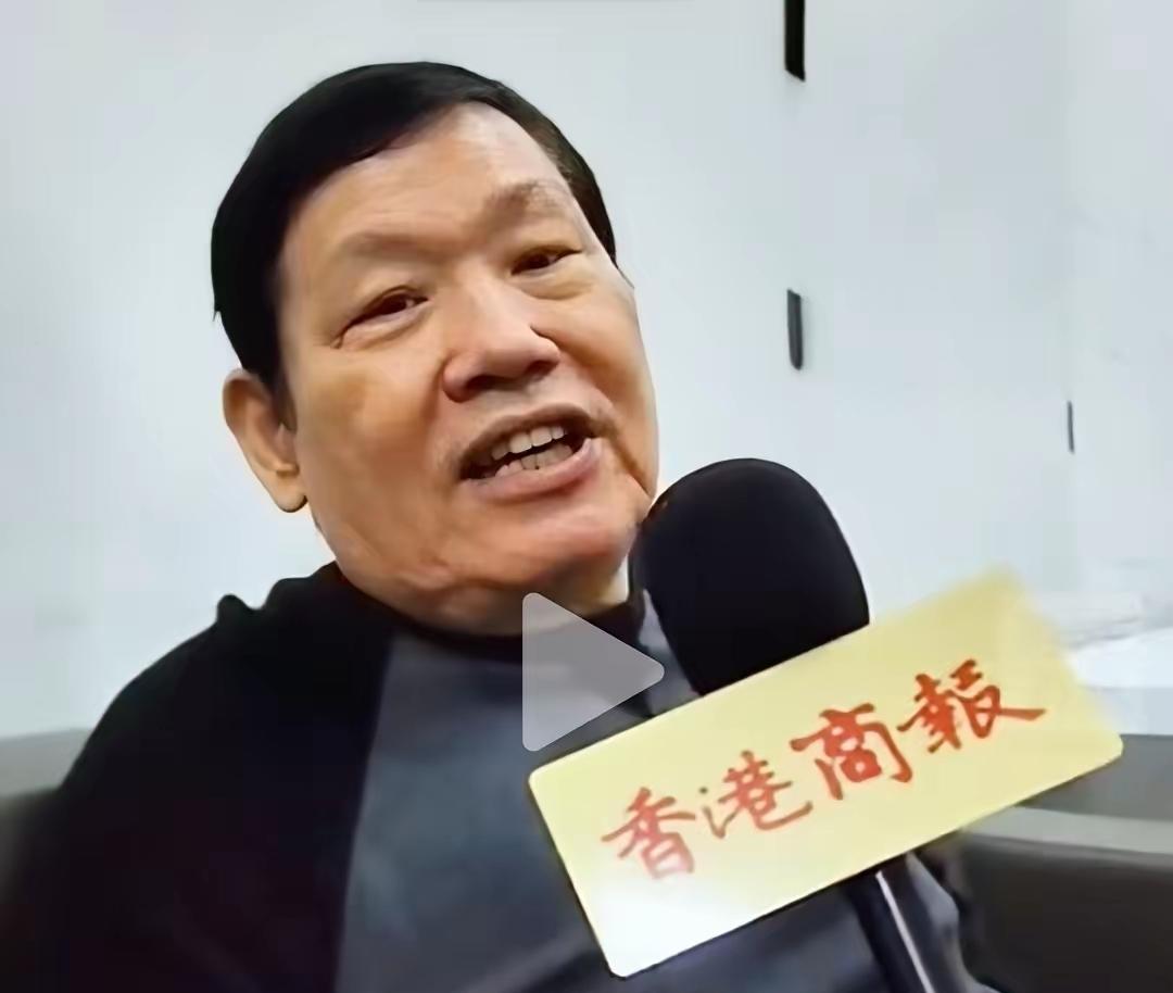 原来的成家班成员火星爆料,成龙平时隔三差五就要出去玩和吃喝,全部都要由成家班的成