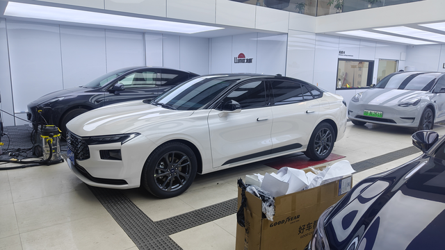 蒙迪欧1.5t混动豪华驾驶感受。十月份提车，目前已经开了1300公里左右了，珍