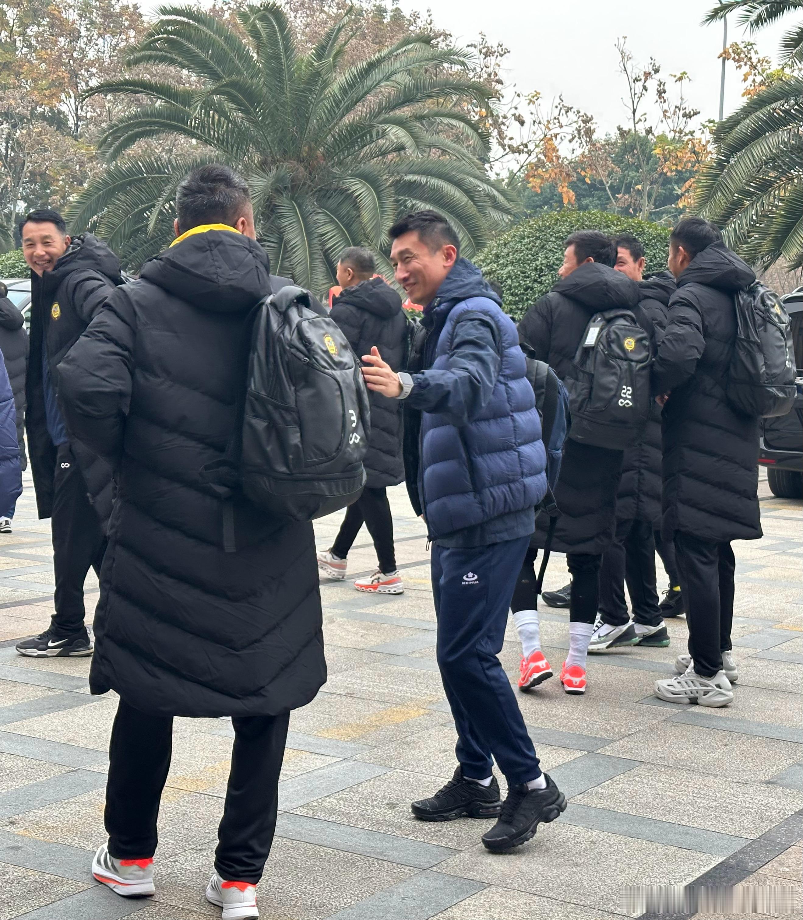 天津老甲A队出发去比赛，张力张指导，是整个四川全兴老甲A队的老熟人。天津老甲a