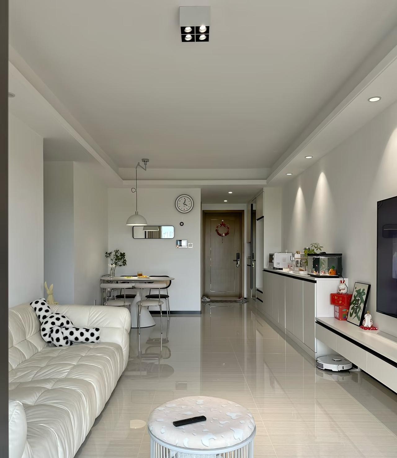 12月18日报道，楼上李阿姨把价值120万的房子过户给了女儿，但特意给自己保留了