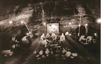 1968年，某军区工程部队在河北陵山开展隧道开凿作业时，一名战士不慎坠入一处山洞