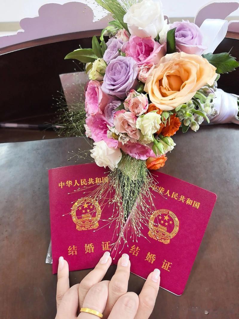 3亿人单身。真不是因为买不起房。真相比这残酷一万倍。是婚姻这事儿，被他们搞