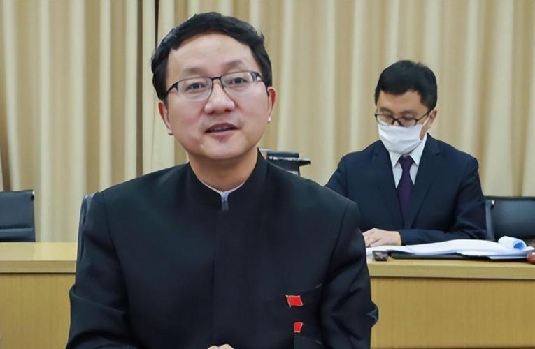 就在过去的48小时里，咱们的外交系统悄悄完成了一次重磅的人事交接。两个涉外关键岗