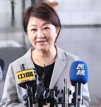 韩国瑜和傅崐萁之间的口水战仅一天就宣告安静，幕后的推手竟然是卢秀燕！媒体问到卢秀