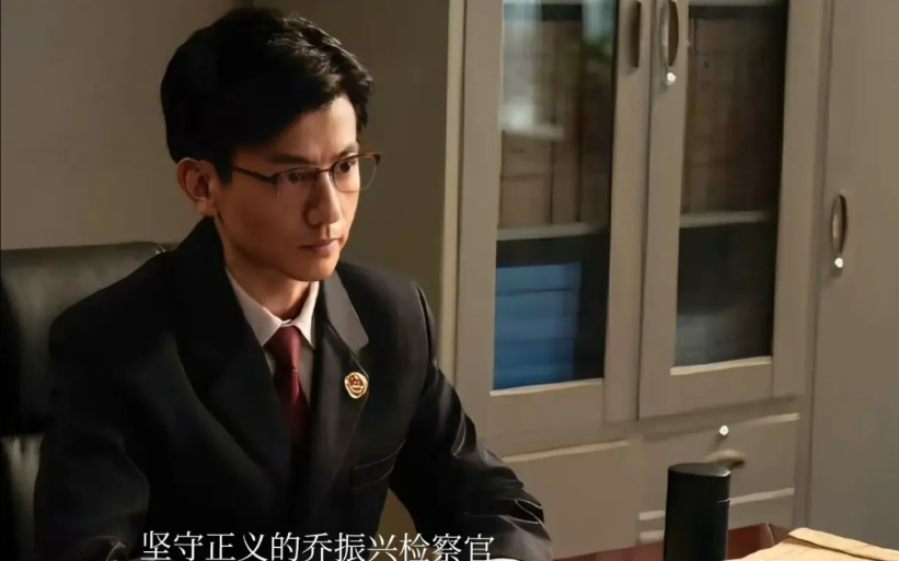 《以法之名》大结局揭开了乔振兴检察官死亡的惊人真相，令人感慨万千。他并非醉酒