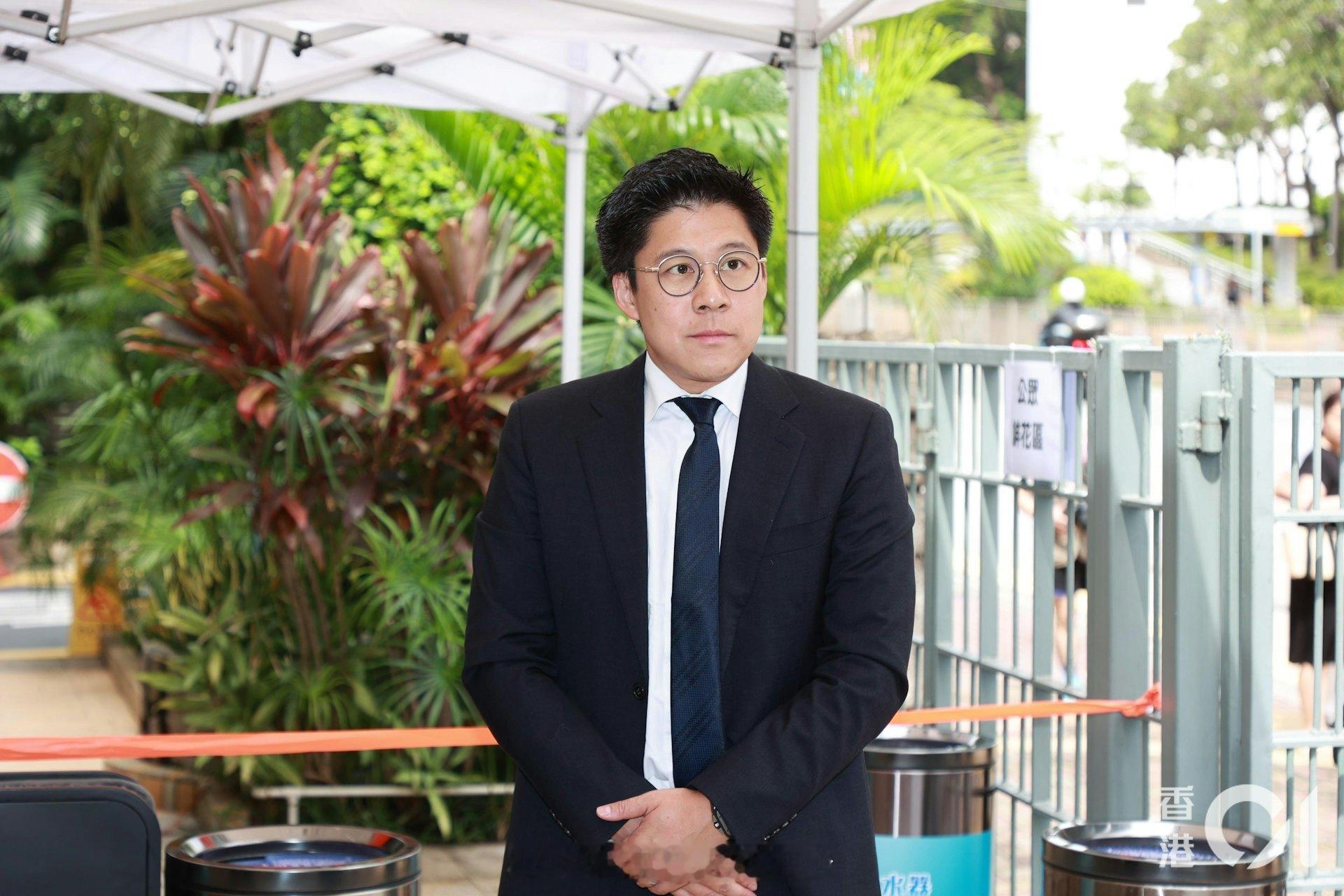 钟景辉安息礼｜周润发、刘德华等到场送别一代宗师香港戏剧界一代泰斗、人称King