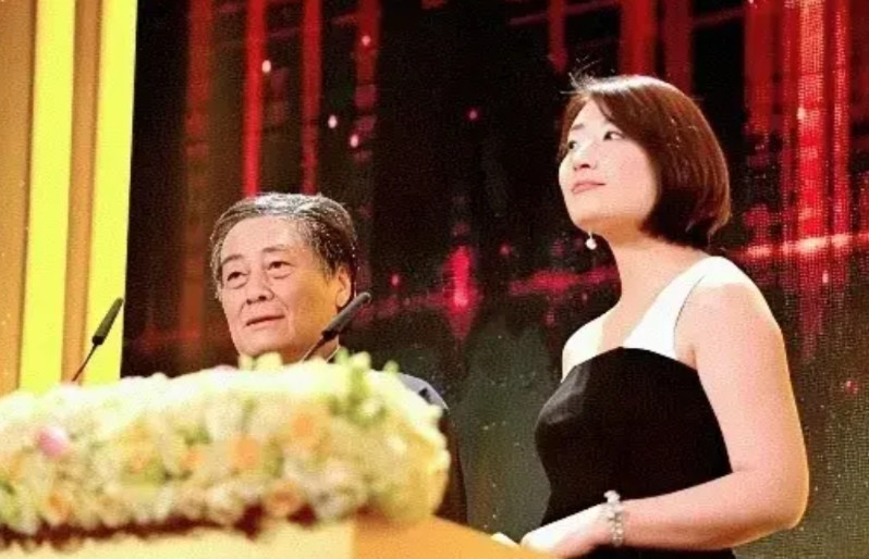 大家不要被宗馥莉骗了，她根本不是我们看到的那样，我去网上看了一遍，很多人开始在说