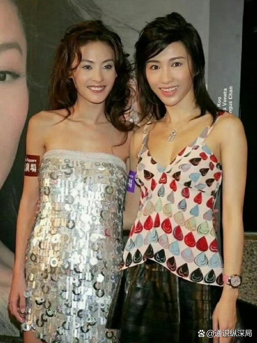 黎姿和张柏芝当年站在一起合照，那时候还没有美颜滤镜​