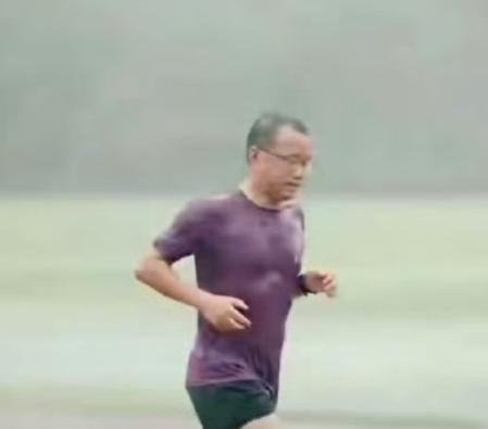 都跑死几个人了？还这么傻跑呢，累死的多，你有听过懒死的吗？你有没有发现，身边