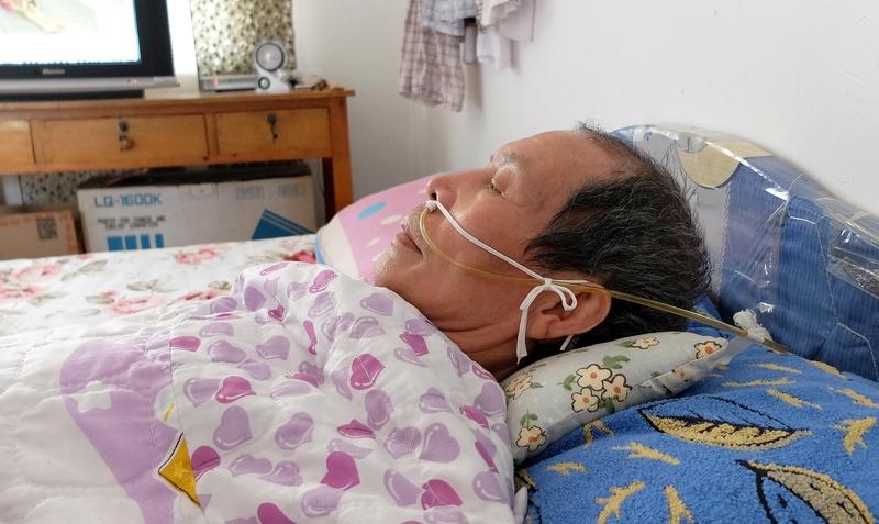 同学的老公今年刚60岁，突然脑梗塞了，住院期间多次犯病。回家靠鼻饲吃饭，人都不是