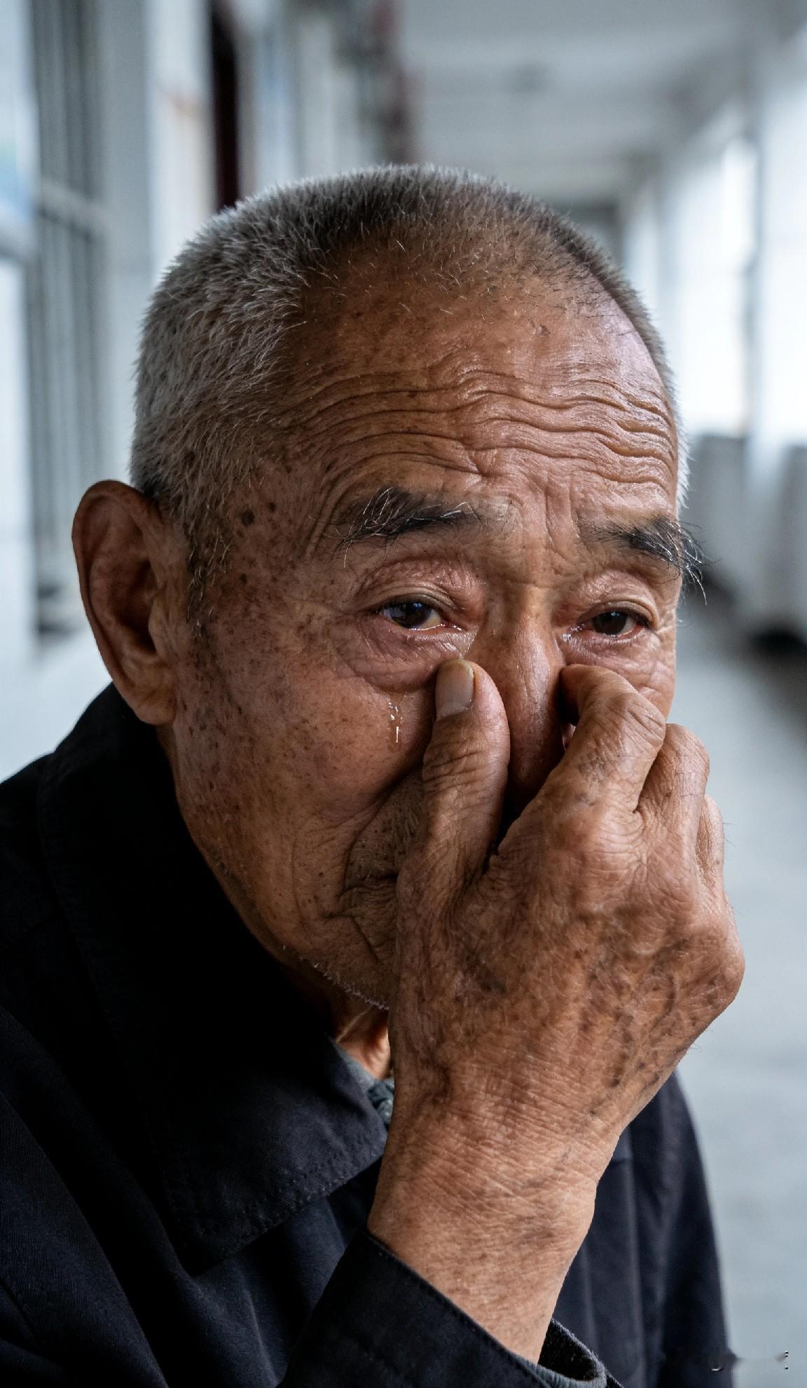 范大爷今年68岁，儿子在城里买房安家后，就很少回乡下的老宅子了。老两口守着几间瓦