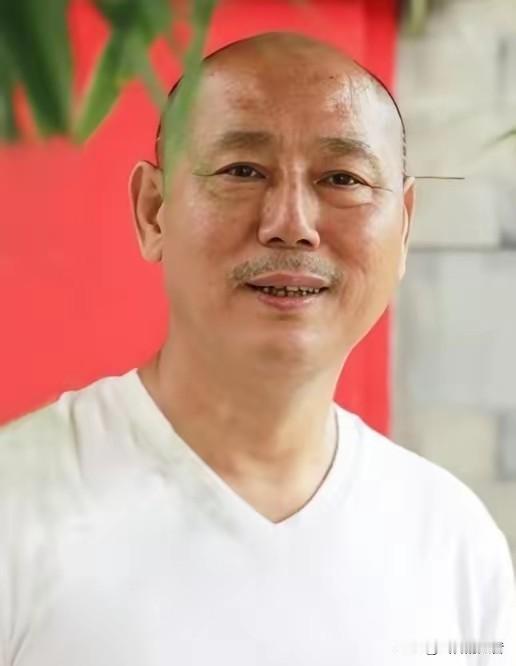 1991年，身价过亿的李诚身价过亿的李诚儒，把糟糠之妻和6岁儿子赶出家门，转身娶