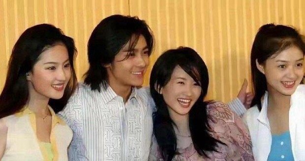 19岁的蒋欣，15岁的刘亦菲，水灵灵的美​​​