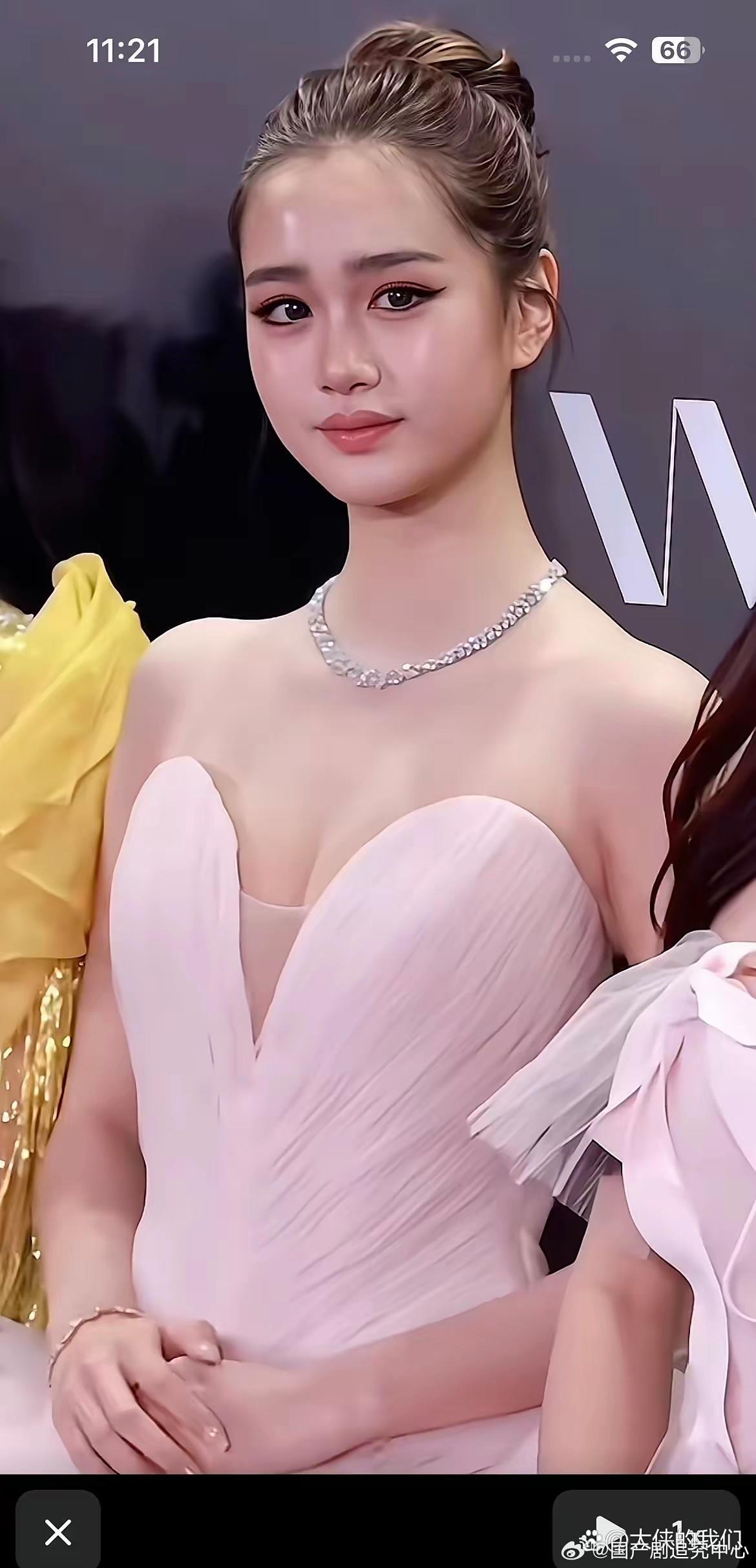 我的天钟丽缇的小女儿考拉怎么这么好看美到犯规了吧