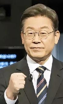 快讯！快讯！朝鲜发射火箭弹而韩国反而很淡静。当地时间12月10日，韩国军方人士表