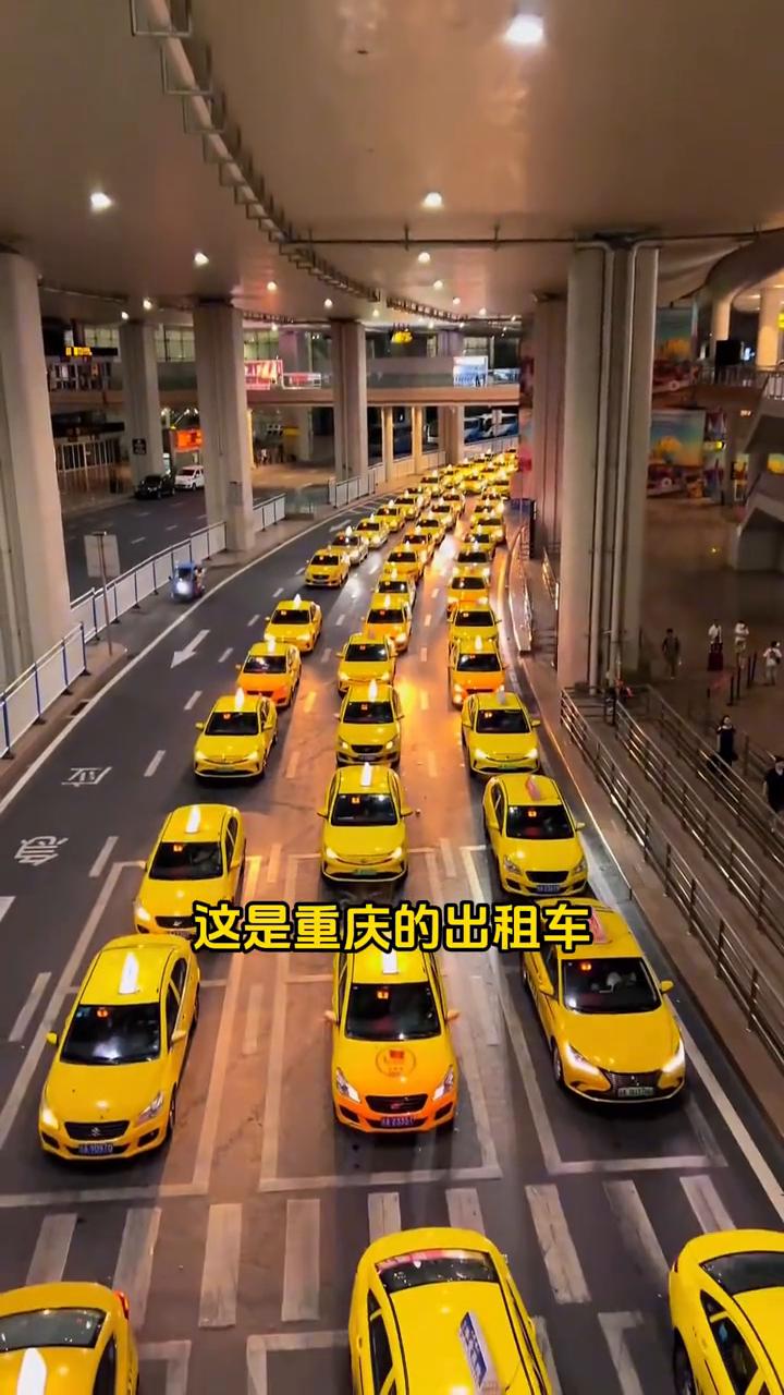 重庆到底有多魔幻？美心文创乐园。这是重庆的什么？这是重庆停靠在8楼的2路汽车