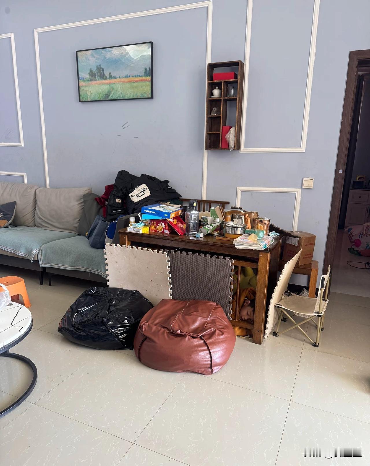 我家孩子在看电视，能找到他的算你赢？