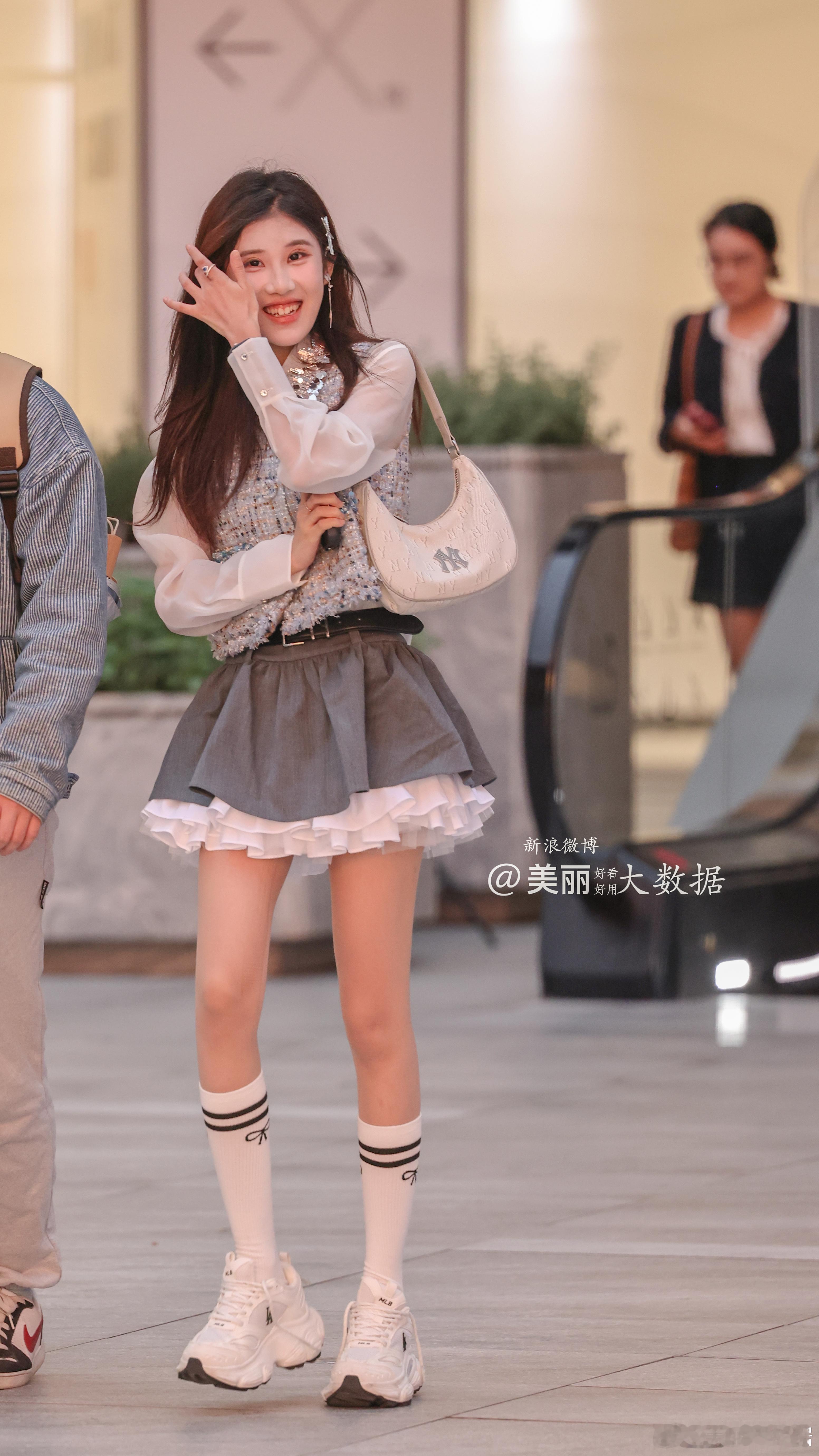 女朋友有可爱🐶滴小虎牙