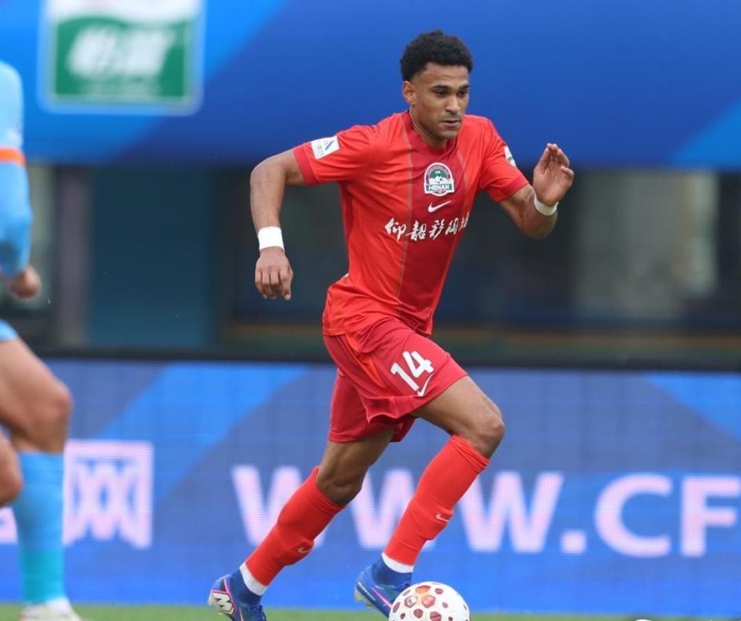 河南球迷：新援姆布拉是真拉，要是阿奇姆彭和卡多索还在该多好啊。随着河南0-1