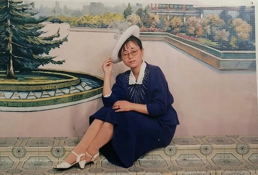 清晨突发奇想“含在嘴里怕化了，捧在手里怕摔了。”这是红楼梦贾母的一句台词。今