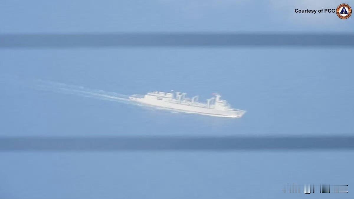 901型综合补给舰现身黄岩岛——菲律宾海岸警卫队发布的视频，1月20号，菲律宾公