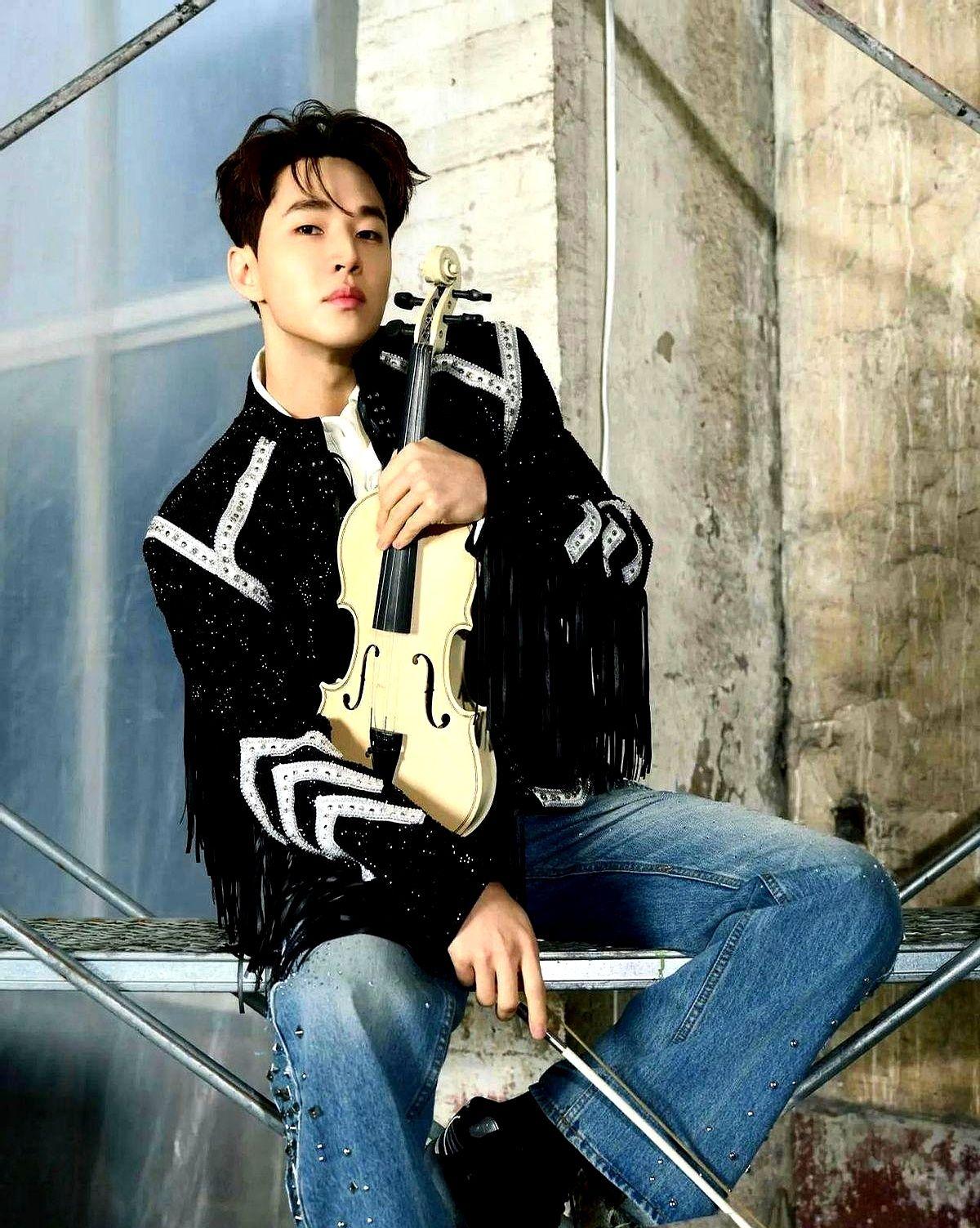 36岁的刘宪华，凭啥不像个奔四的人？刚满36岁的他，在东方卫视2026跨年盛