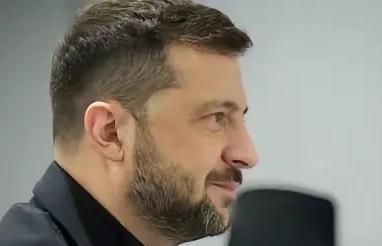 泽连斯基骑虎难下，红军城败局已定。若继续负隅顽抗，无疑是死路一条；若偷偷摸