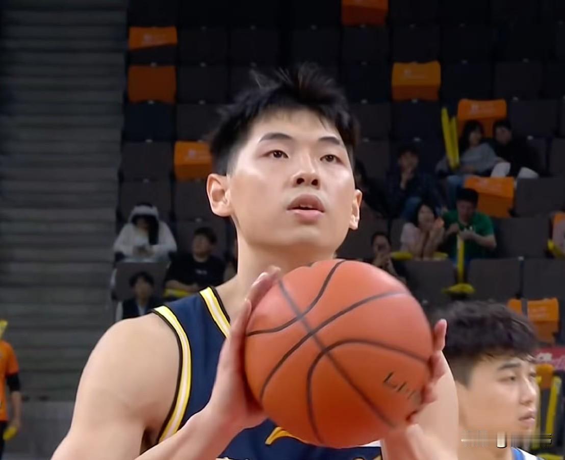 越来越好！杜锋谈崔永熙：“今晚小崔打得很不错。”“有很多方面做得很好。”