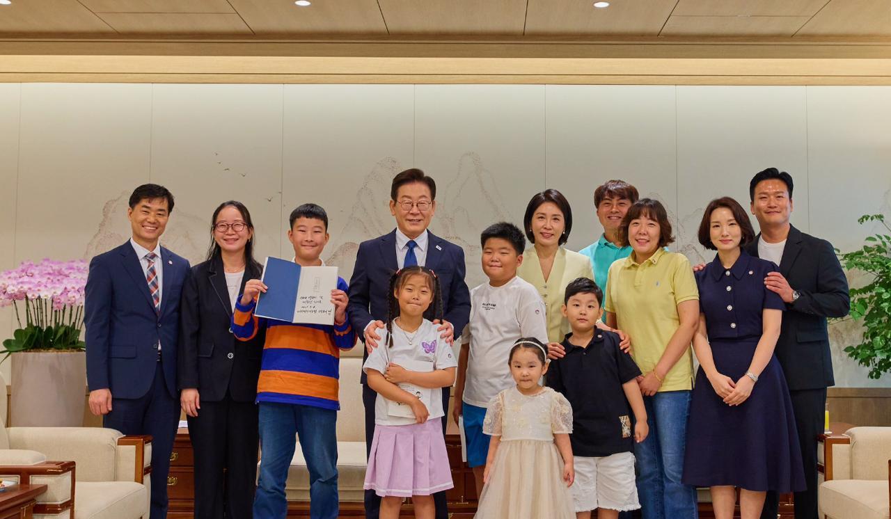 李在明说：为了孩子们能够充分实现梦想的世界。我将竭尽全力。时间是9月4日。李