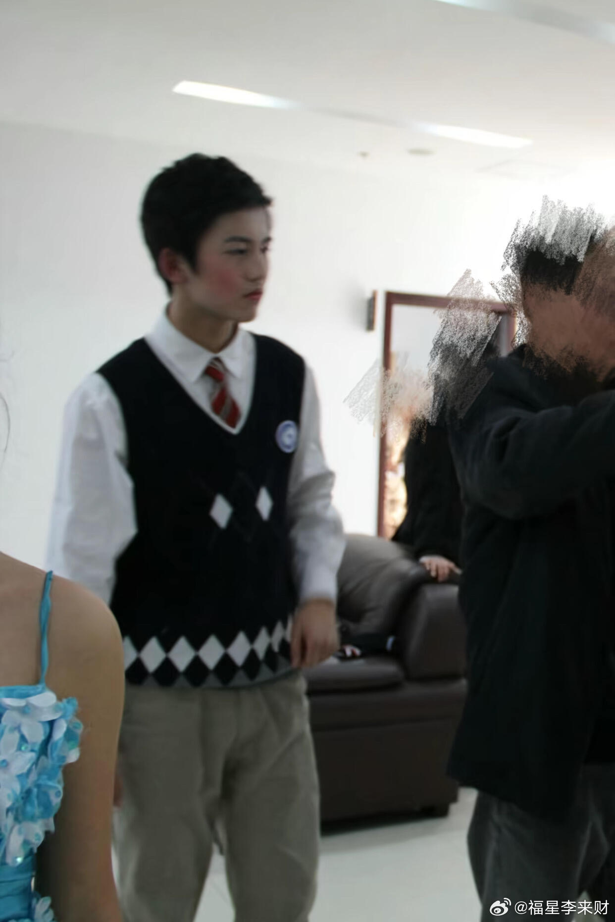 一组超早期的张凌赫～牛牛透明的一生～那个时候就已经会有同学悄悄拍下了好青涩好稚