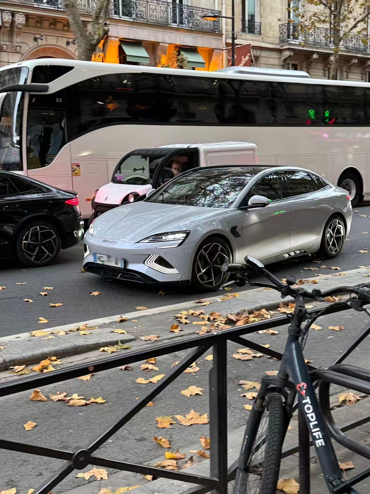 绿牌确实影响颜值这么看比亚迪是不是顺眼多了̋(ˊ•͈ꇴ•͈ˋ)​​​