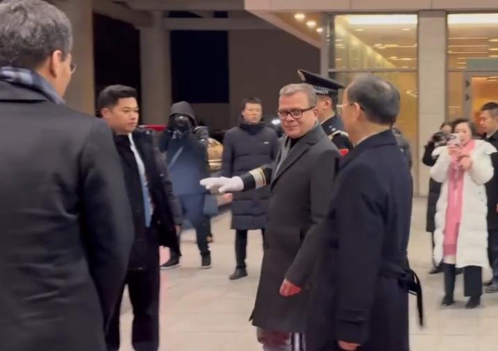 1月25日，芬兰总理抵达北京，不得不说他的访华行程真的很有意思。英国首相斯塔