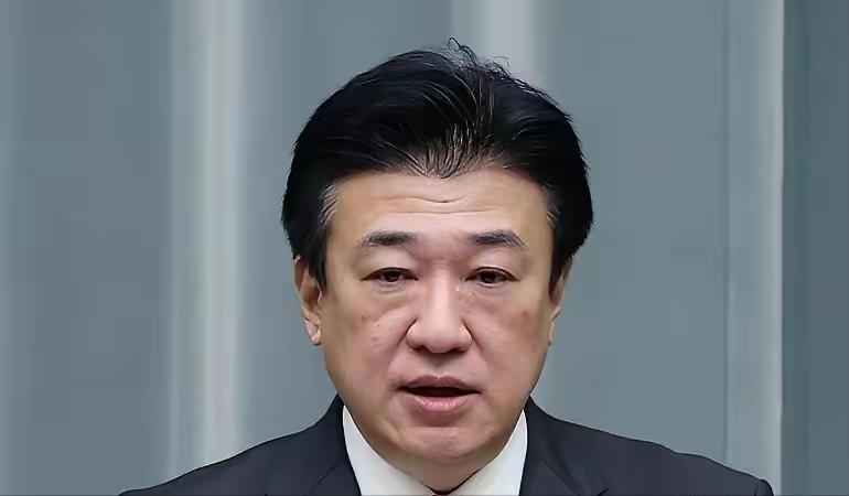 台东海域长期驻守落地！中国两艘3000吨级海警船带着76毫米舰炮、高压水炮和